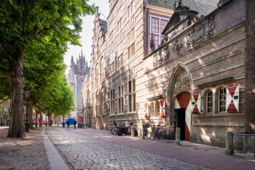 Leiden, het voormalige weeshuis aan de Hooglandse Kerkgracht tegenwoordig